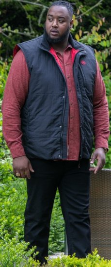 D555 FELIPE Zip Through Padded Gilet With Contrast Colour Lining And Rubber Badge Black - Bundy - Bundy Nadmerné Veľkosti 2XL-8XL