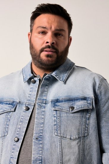 Men+ 394 Džínsová bunda s náprsnými vreckami Svetlomodrá - Bundy - Bundy Nadmerné Veľkosti 2XL-8XL