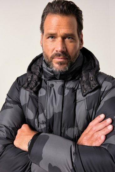 JP1880 841416 Parka v maskáčovom vzore Čierna - Bundy - Bundy Nadmerné Veľkosti 2XL-8XL