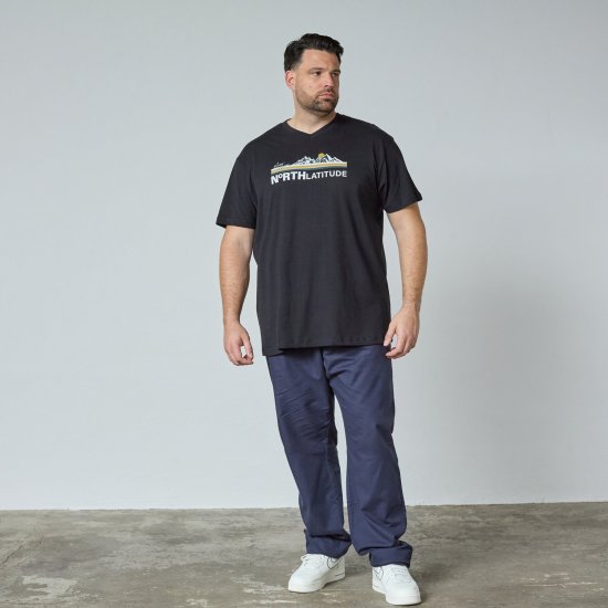 North Latitude Mountain T-Shirt V-Neck Čierna - TALL tričká - TALL Tričká