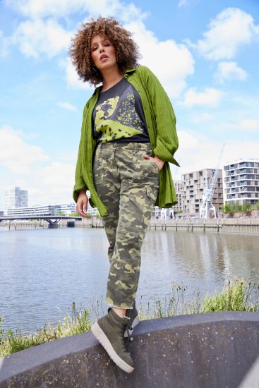 Ulla Popken Camo Boyfriend Pants Olive Grey - Džíny & Nohavice vo Veľkých Veľkostiach – Plus Size - 