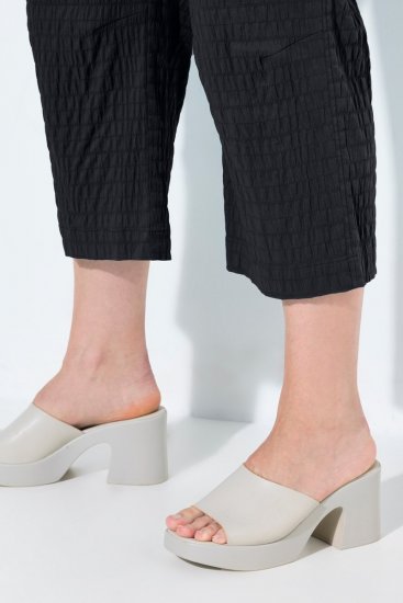 Ulla Popken Textured Elastic Waist Cropped Pants Black - Nohavice - Nohavice pre ženy vo veľkých veľkostiach