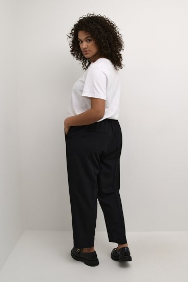 Kaffe Curve Sakira Skrátené nohavice Sýto čierna - Džíny & Nohavice vo Veľkých Veľkostiach – Plus Size - 