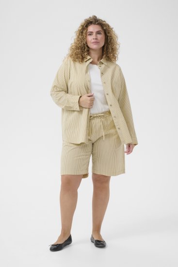 Kaffe Curve Nana Pruhované šortky Chincilla/Biela pruhovaná - Džíny & Nohavice vo Veľkých Veľkostiach – Plus Size - 