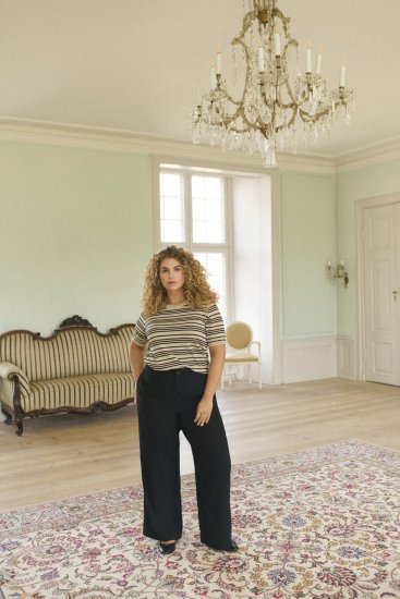 Kaffe Curve Lizzy Pruhovaný sveter Béžová/Čierna - Potlačené tričká pre ženy - 