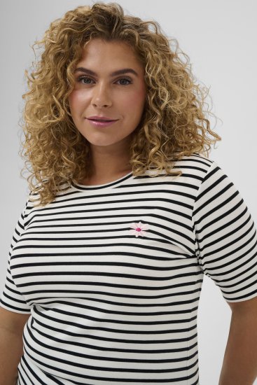Kaffe Curve Lia Flower T-Shirt Chalk/Deep Black - Tričká - 